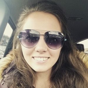 Meet your Posher, Brittney